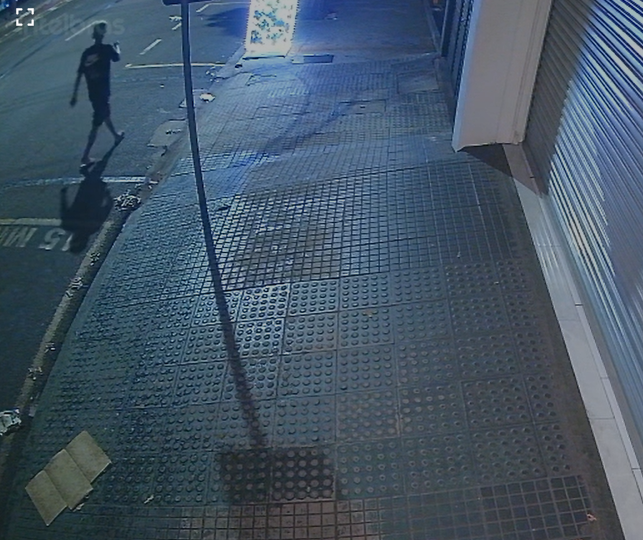 Morador de rua danifica decoração natalina em Mandaguaçu