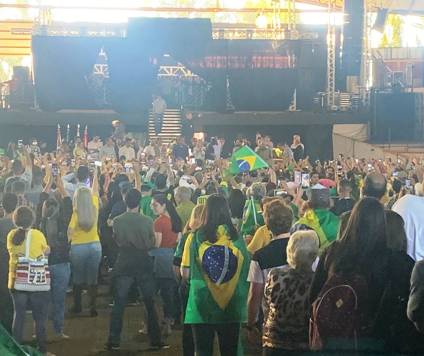 Começam os discursos na cerimônia na Expoingá com a presença do presidente Bolsonaro