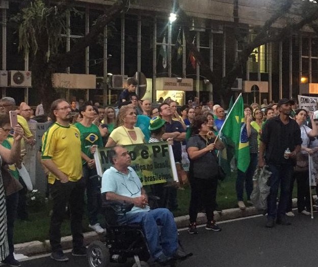 Ato pede prisão do ex-presidente Lula