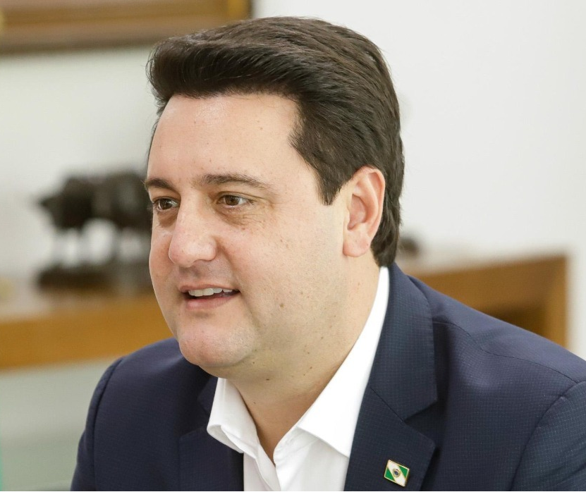 “Na minha opinião ele deve”, diz Guto Silva sobre Ratinho Jr concorrer à presidência da República