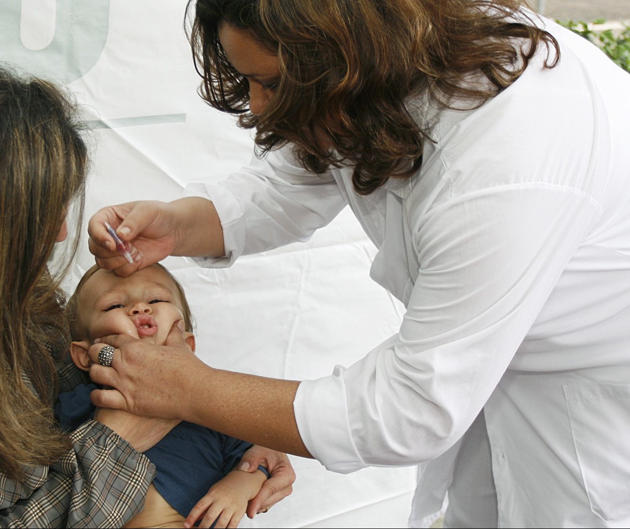 Vacinação contra a poliomielite começa na segunda-feira (06)