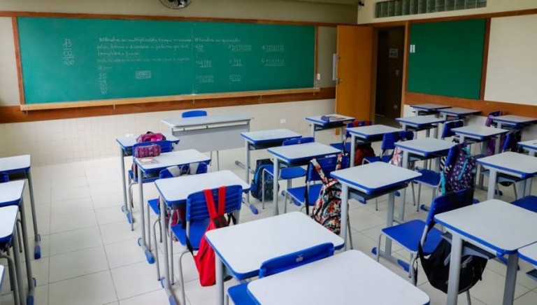 Escolas municipais iniciam ano letivo em fevereiro com aulas híbridas