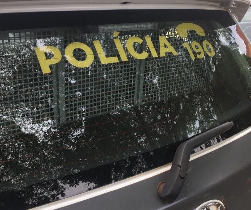 Homem se envolve em briga, é empurrado, cai e morre