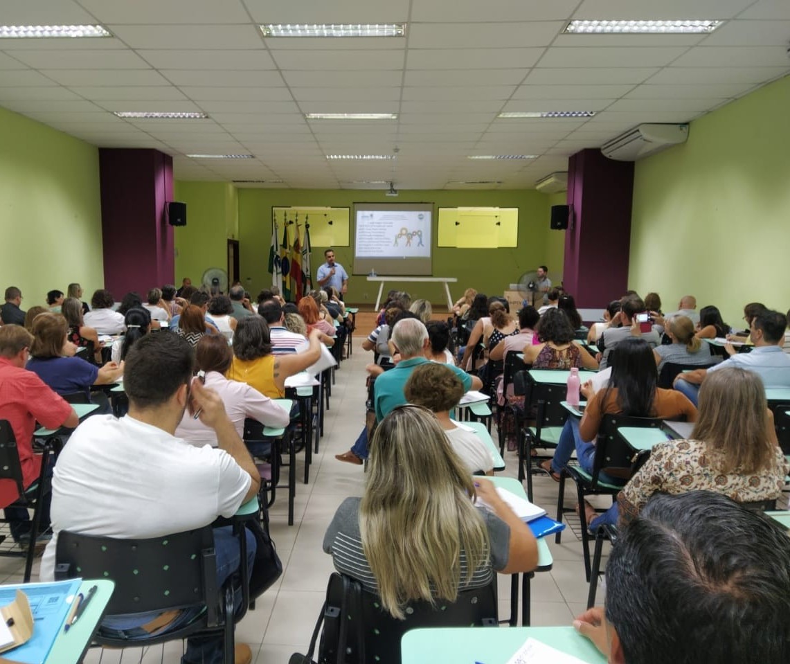 Diretores de escolas recebem orientação sobre como agir