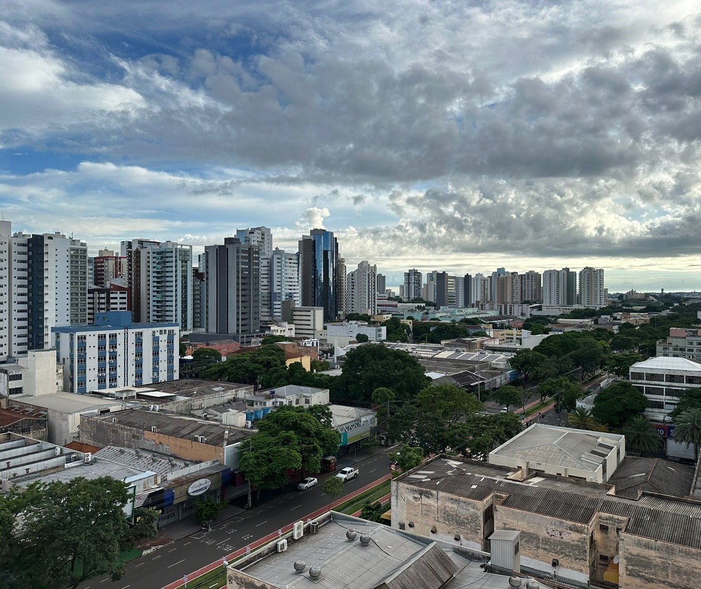 Terça-feira (16) será de calor com possibilidade de chuva em Maringá