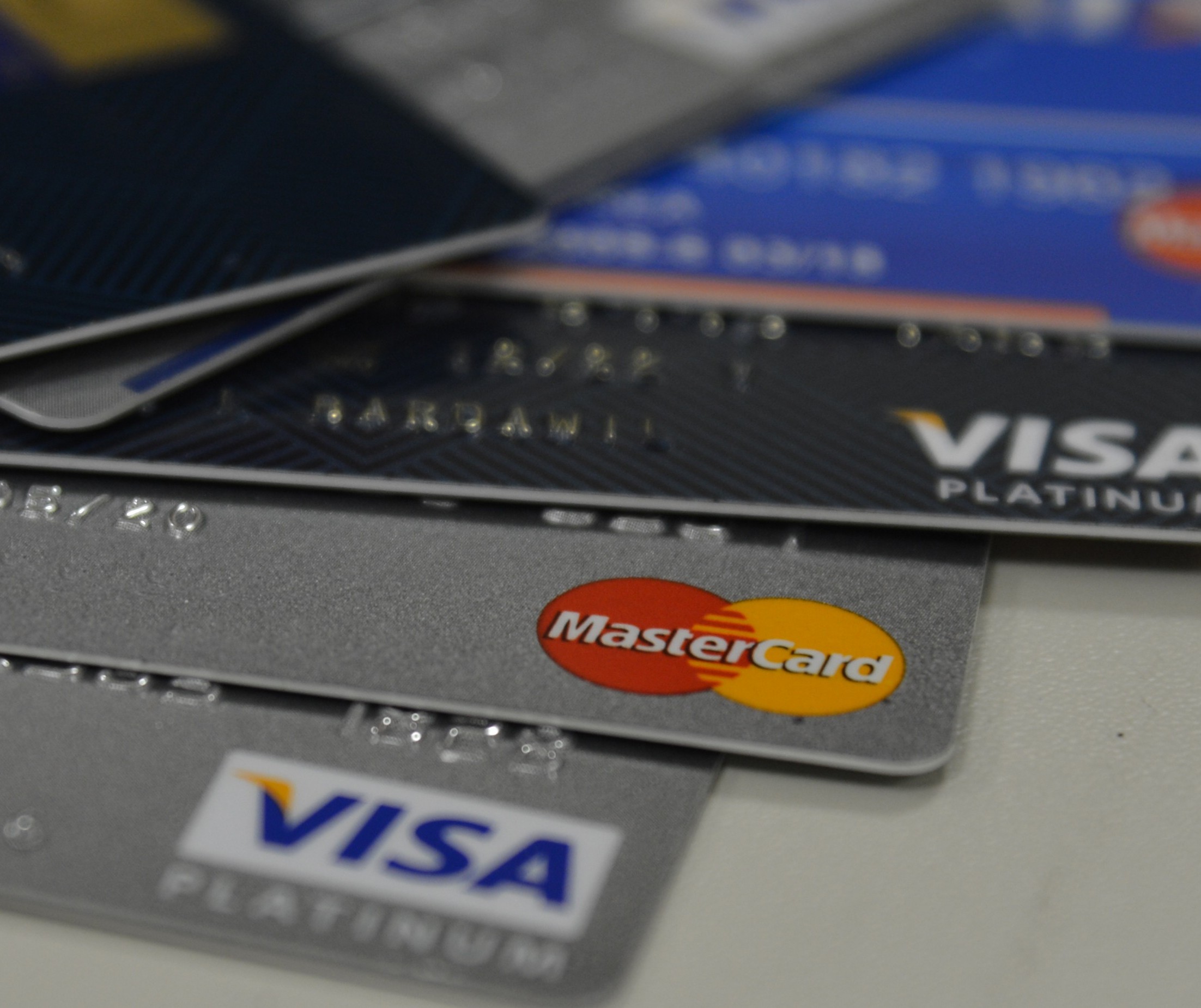 Como adiar o pagamento da fatura de cartão de crédito? 