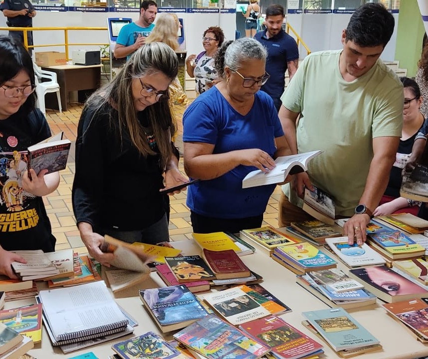 600 livros podem ser levados para casa até o dia 28 deste mês