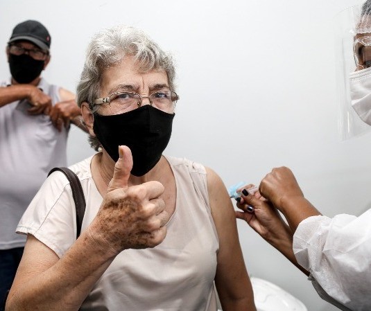 Maringá vacina idosos com 67 anos ou mais nesta terça-feira (30)