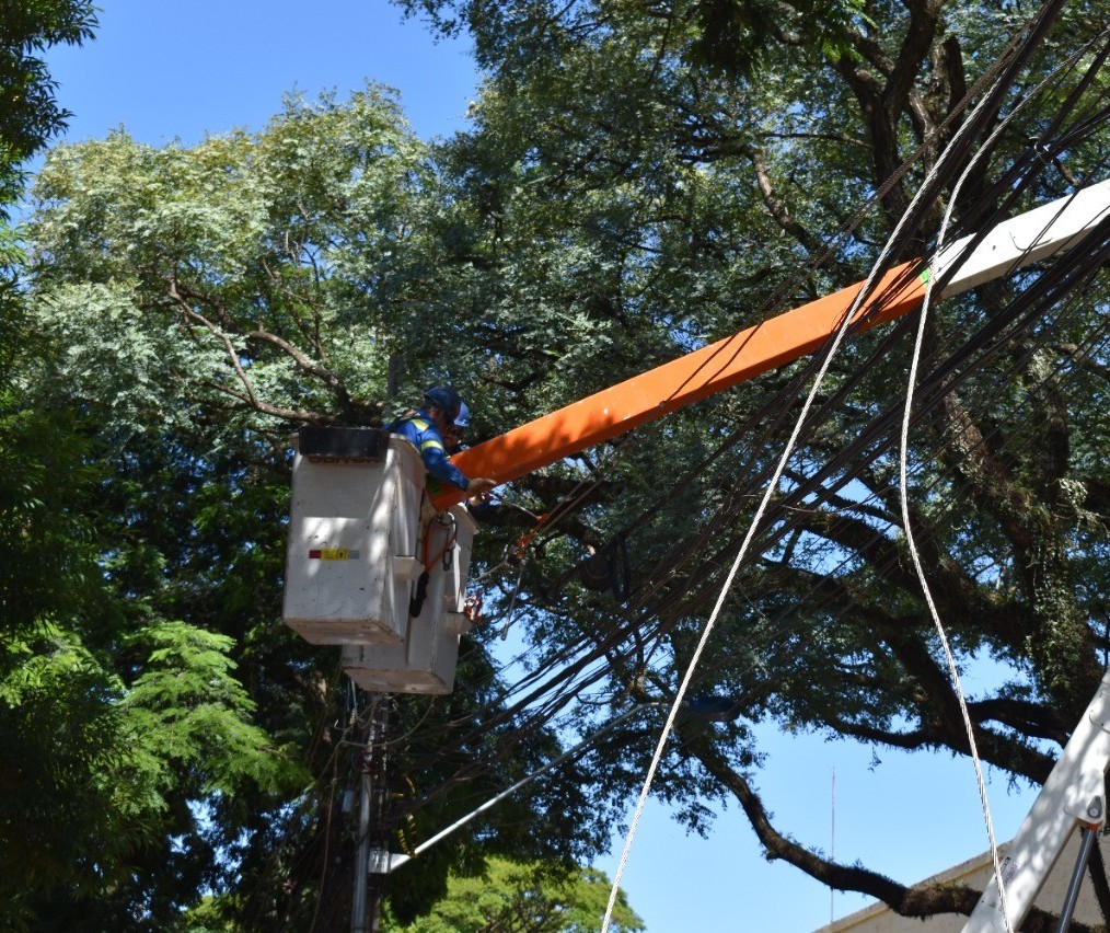 Energia elétrica é completamente restabelecida em Maringá, diz Copel
