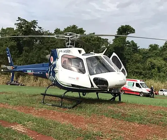 Criança de 6 anos fica gravemente ferida após acidente com trave em campo de futebol