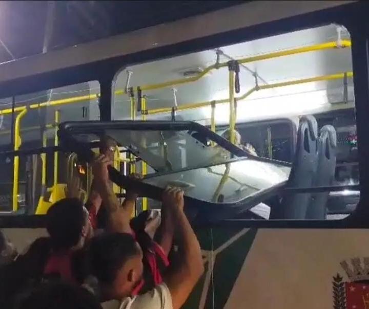TCCC registra queixa contra vandalismo em ônibus