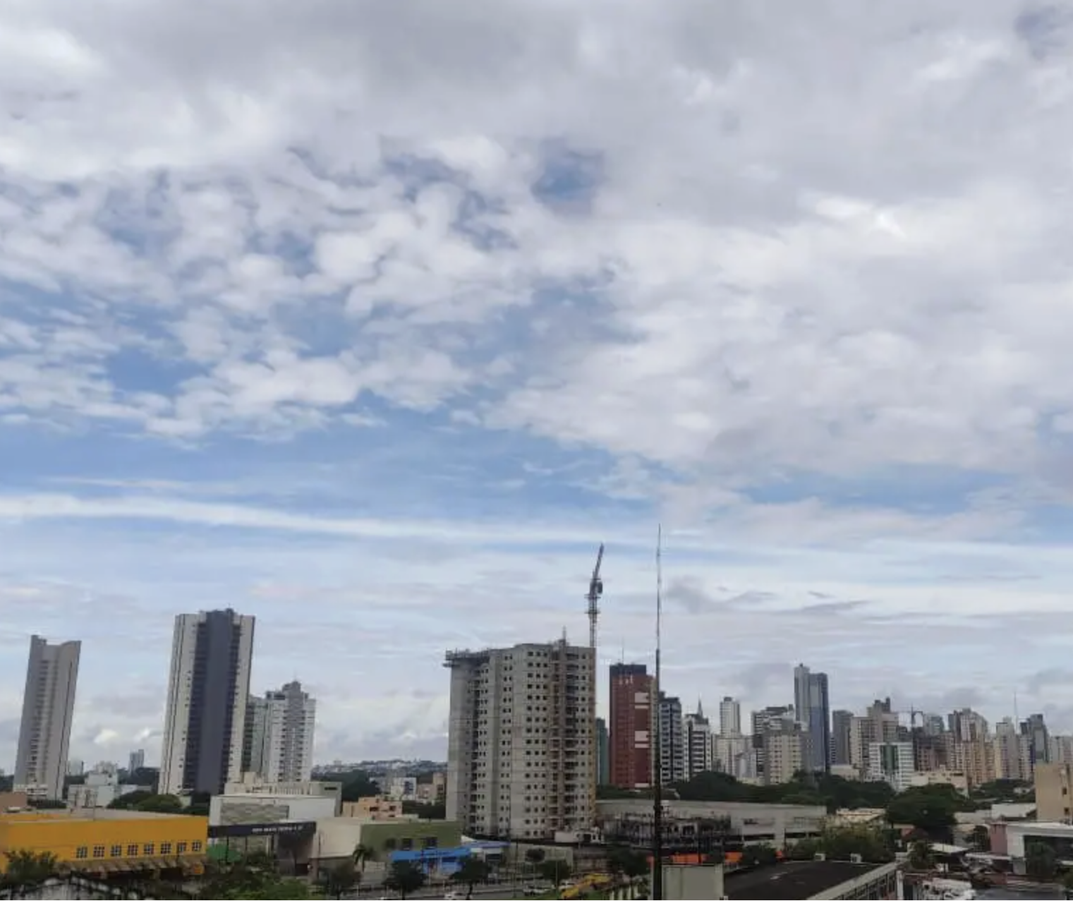 Forte na madrugada, chuva deve dar trégua no restante deste sábado, 8, em Maringá