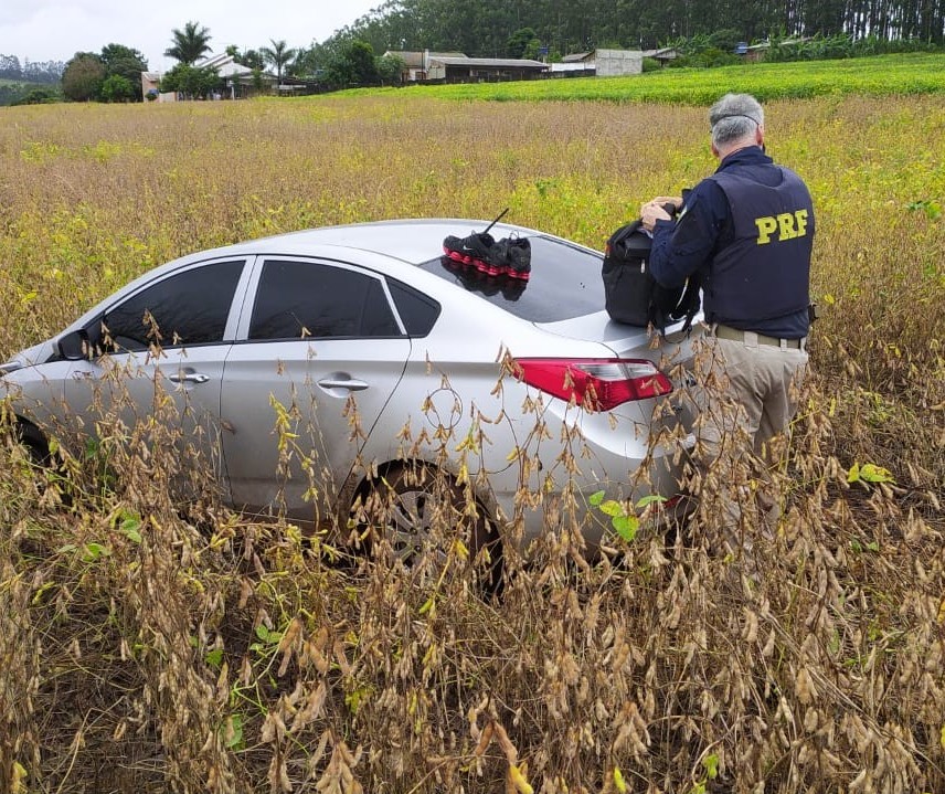 Com mandado de prisão por sequestro de gerente de banco, motorista foge de abordagem da PRF, mas acaba preso