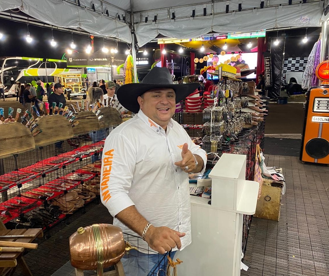 Fabricante de chapéus participa pela primeira vez da Feira
