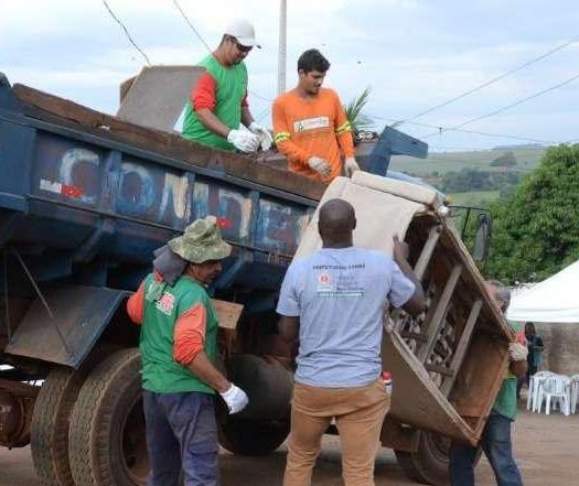 Cambé recolhe mais de 400 toneladas de lixo em mutirão contra a dengue