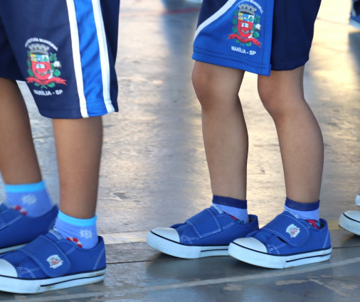 Operação da PF que investiga superfaturamento na compra de tênis escolares cumpre mandado em Maringá