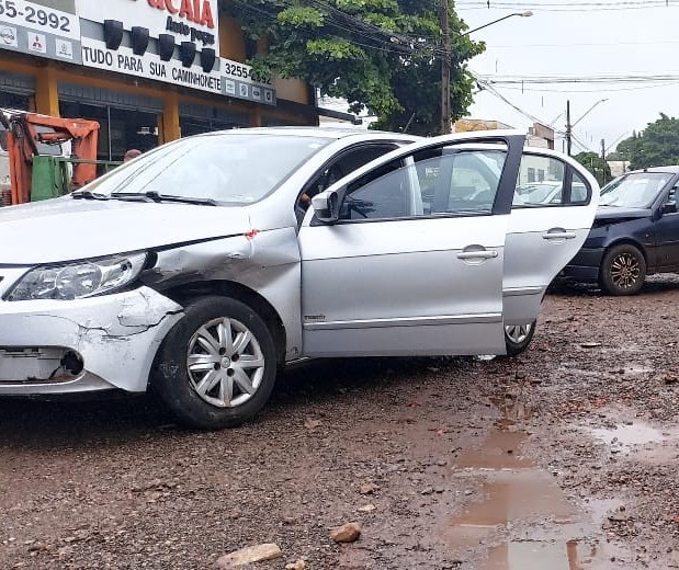 Duas pessoas ficam feridas em acidente no Contorno Sul, em Maringá