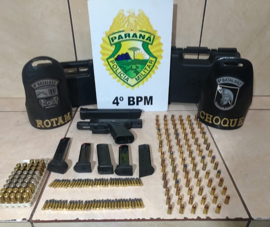 Idosa é detida após PM encontrar pistola e munições na casa dela