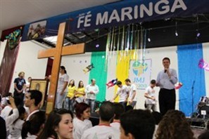 A Cruz Peregrina e o Ícone de Nossa Senhora, símbolos da Jornada Mundial da Juventude, estiveram em Maringá durante o fim de semana