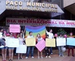 Movimento GLBT realiza primeiro “ato de amor” em Maringá