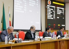 Vereadores iniciam nova discussão para revogar subsídio aprovado para a próxima legislatura