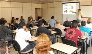 Motoristas com carteira de habilitação suspensas têm sete opções, além da Ciretran, para fazer o curso de reciclagem em Maringá