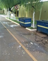 Ouvinte da CBN entra em contato para reclamar do rastro de chorume no Jardim Aclimação em Maringá logo após a coleta de lixo