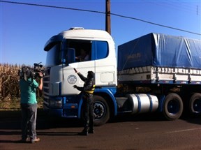 Agentes de trânsito estão acompanhando o primeiro dia de restrição na Avenida Morangueira