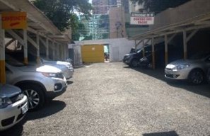 Moradores e comerciantes estão intrigados com a interferência em alarmes de carro e portões na rua Silva Jardim em Maringá