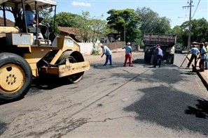 Reparos no asfalto representam 21% do trabalho de recapeamento realizado nos primeiros 100 dias do ano em Maringá