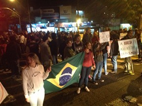 Manifestantes de Maringá querem criar uma identidade para manter a força e a união do grupo