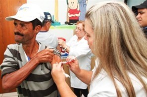 Pelo menos 15 mil pessoas ainda não tomaram a vacina contra a gripe em Maringá