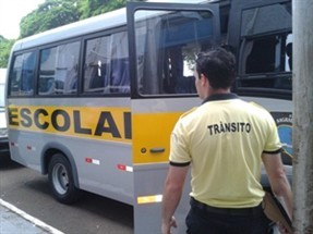 Começa a vistoria de 94 vans que atuam com transporte escolar em Maringá