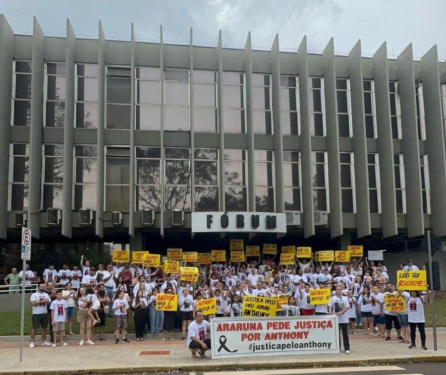 Família de Anthony faz manifestação pedindo justiça