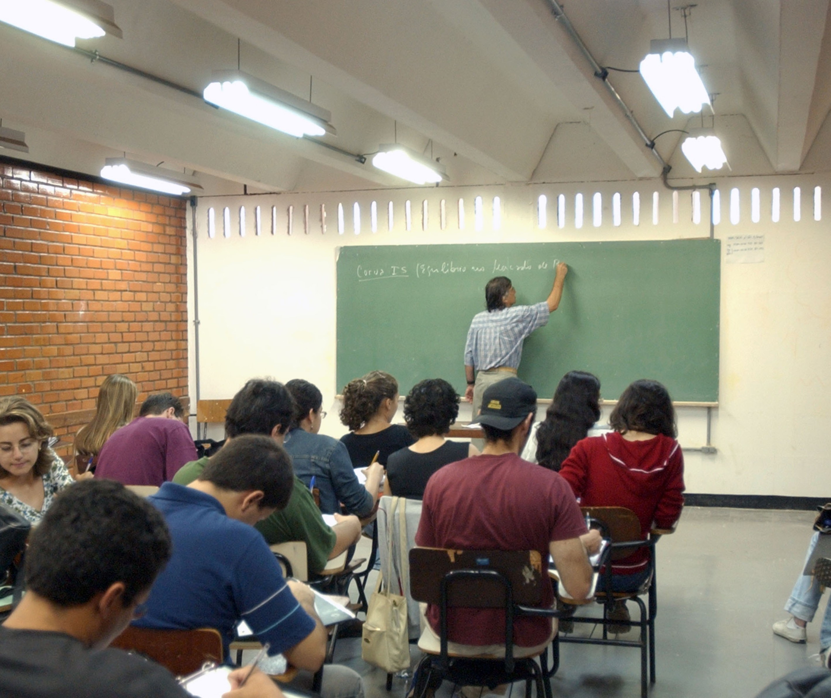 Projeto quer adequar 40 escolas públicas para se ter uso eficiente de energia