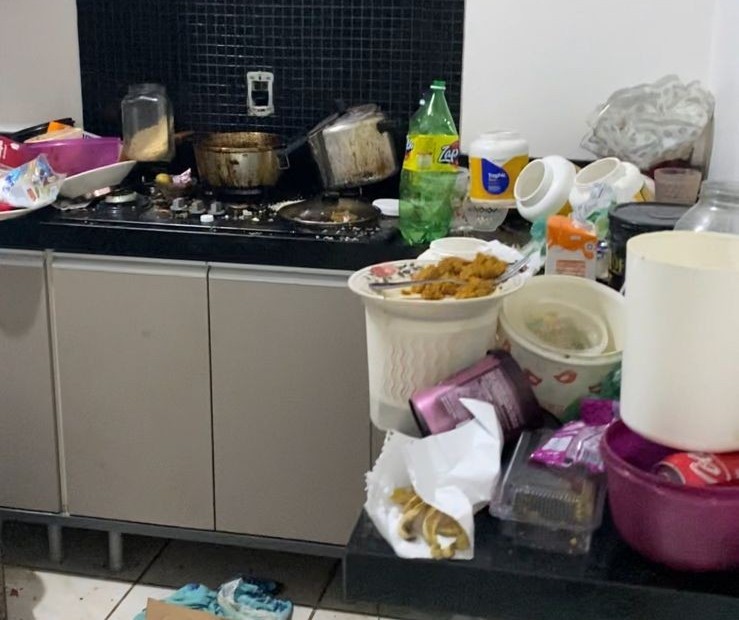 Mãe é presa por abandonar filhos em casa e ir para igreja