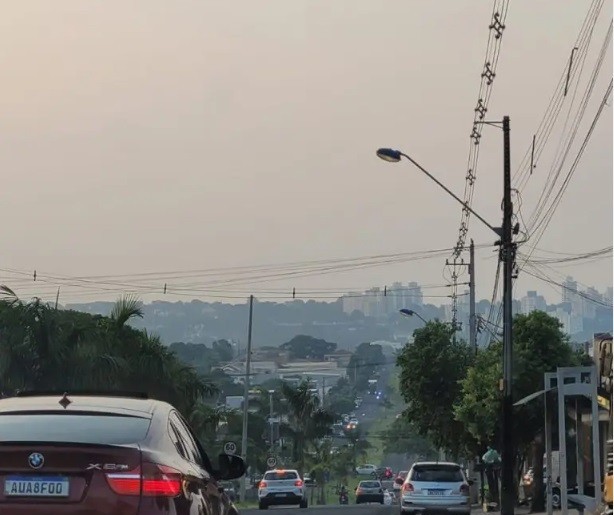 Fumaça cobre o céu em Maringá: entenda o fenômeno 