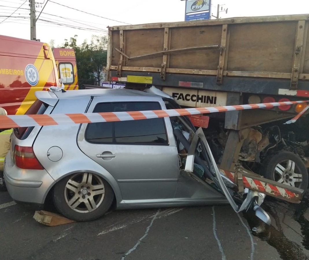 Acidente no Contorno Sul deixa motorista ferido