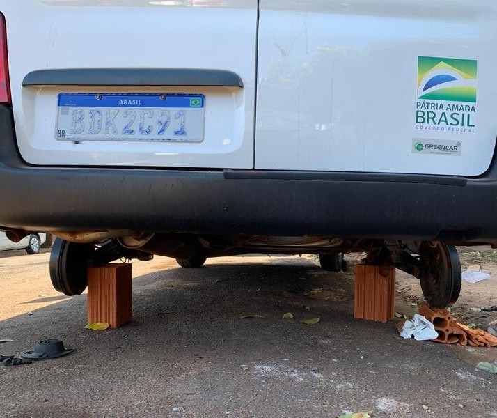Ladrões furtam rodas de ambulância em Paiçandu