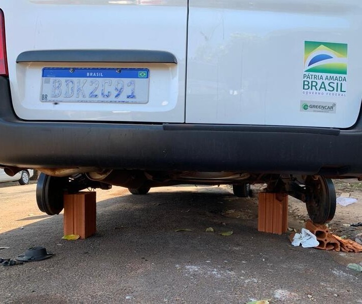 Ladrões furtam rodas de ambulância em Paiçandu 