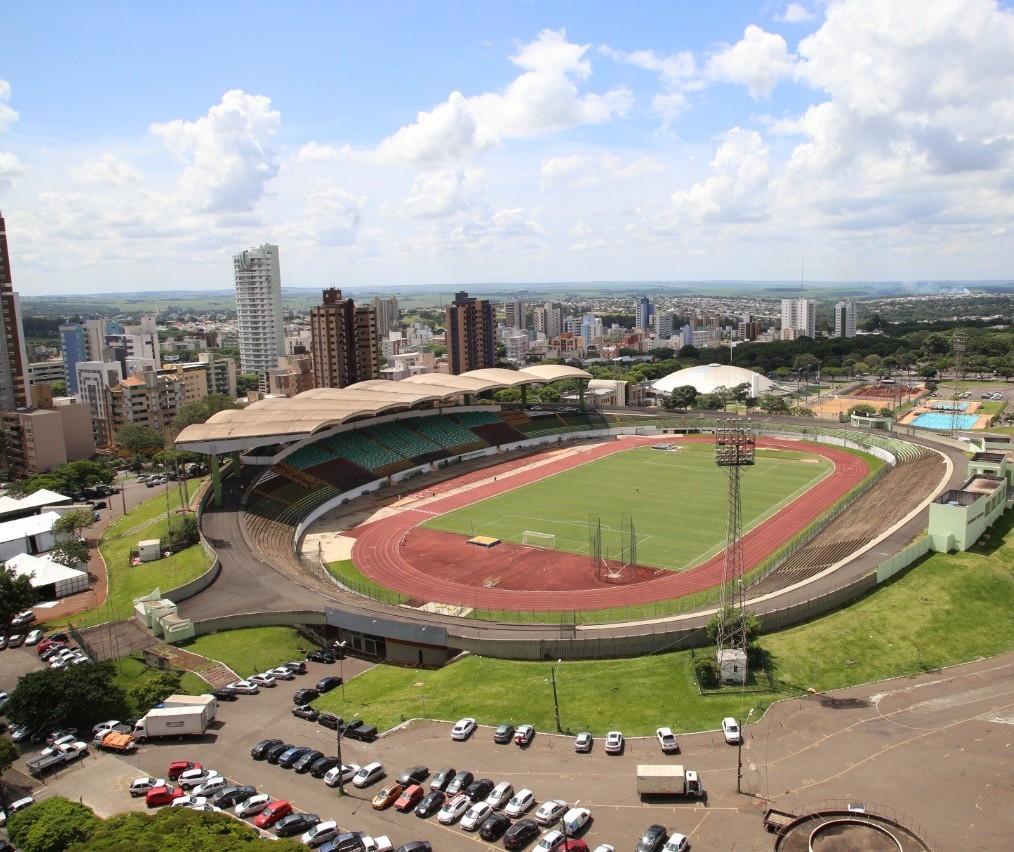 Estádio Willie Davids homenageia personalidade política de Londrina