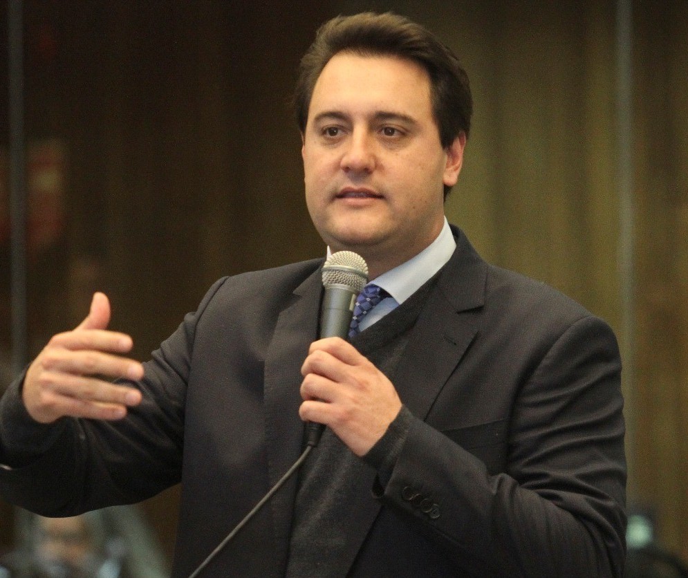 Pesquisa de boca de urna dá vitória de Ratinho Júnior (PSD) no primeiro turno