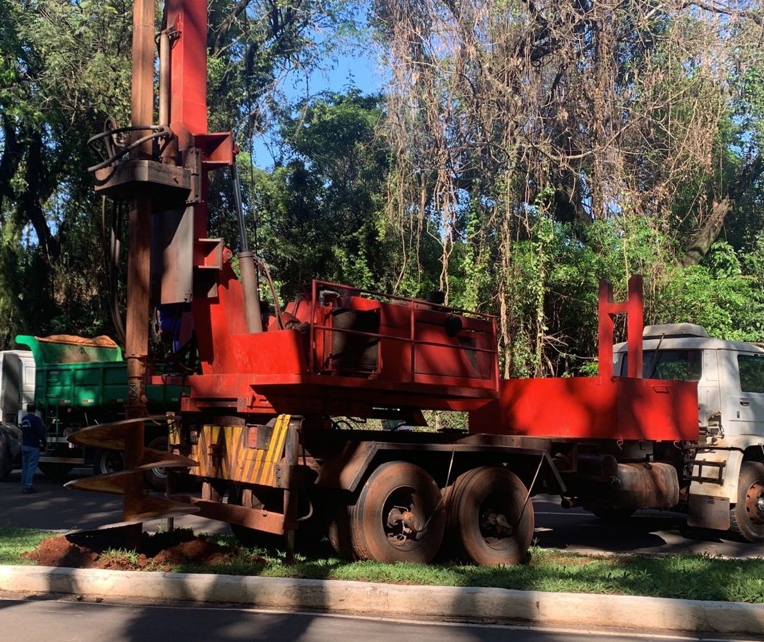 Maringá instala 2 poços para testar soluções para drenagem no entorno do Parque do Ingá