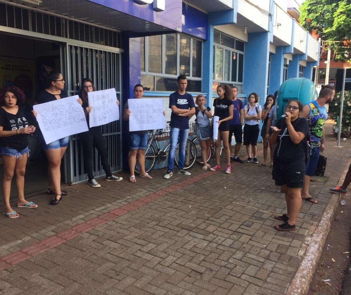 Estudantes de Sarandi fazem novo protesto em frente a prefeitura