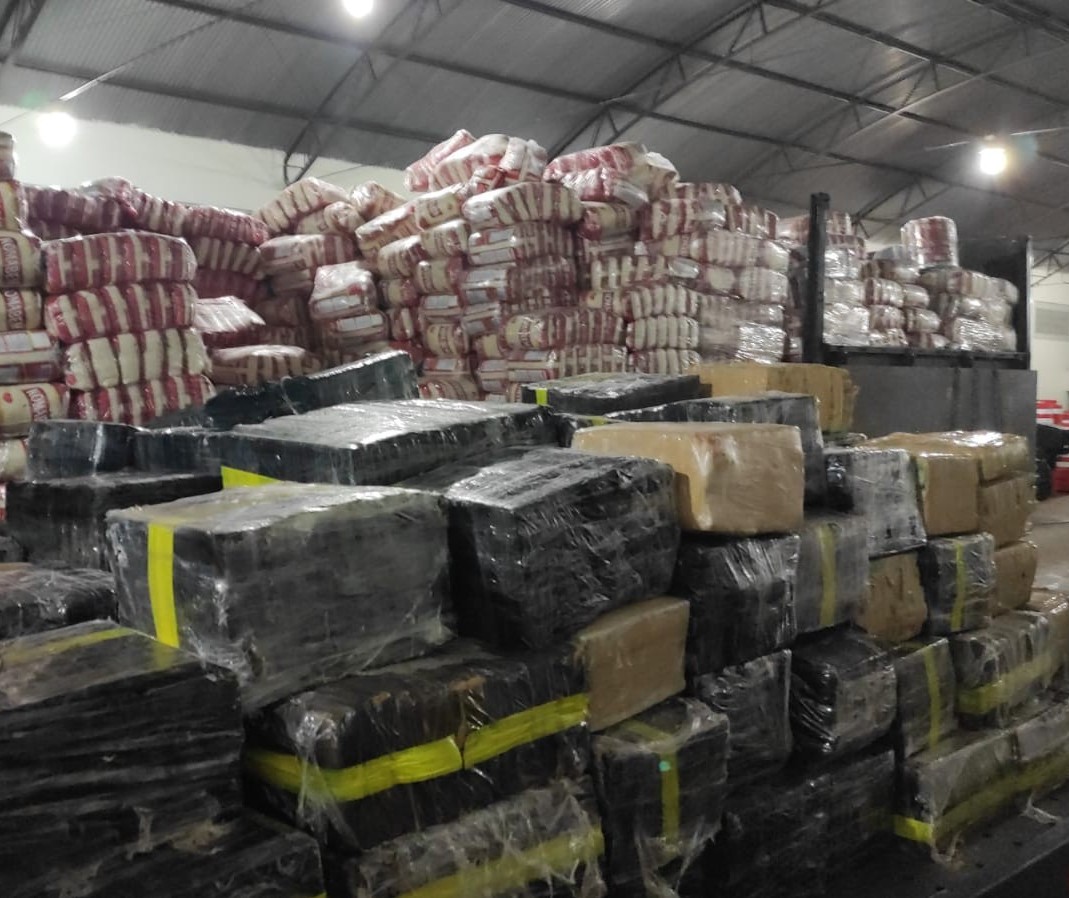 Cocaína e 3,4 toneladas de maconha são apreendidas na BR-376, região de Maringá