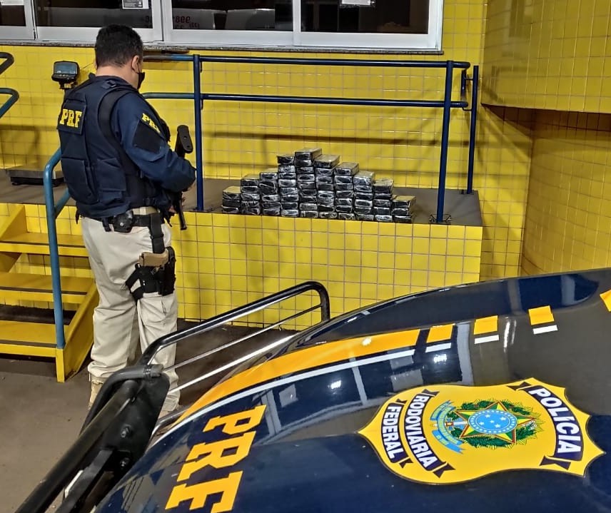 Van com paraguaios transportava pasta base de cocaína