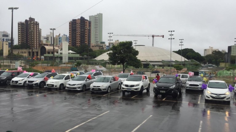 Carreata pede volta às aulas em Maringá