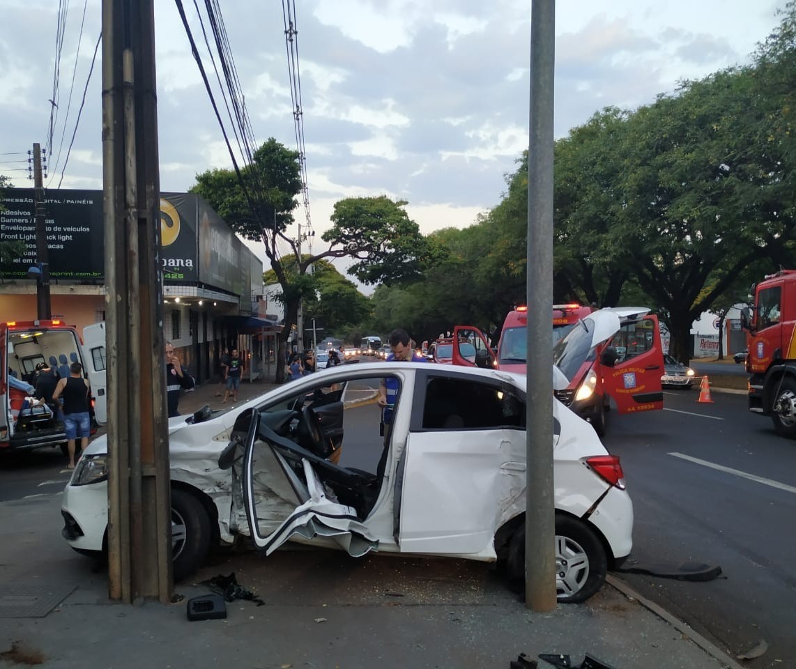 Uma pessoa morre e nove se ferem após acidente