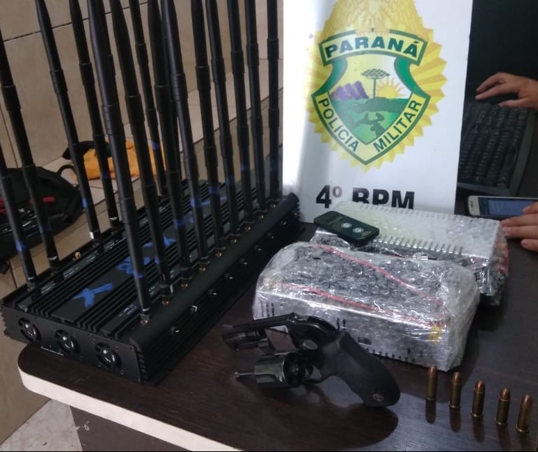 PM apreende objetos na casa de irmã de preso