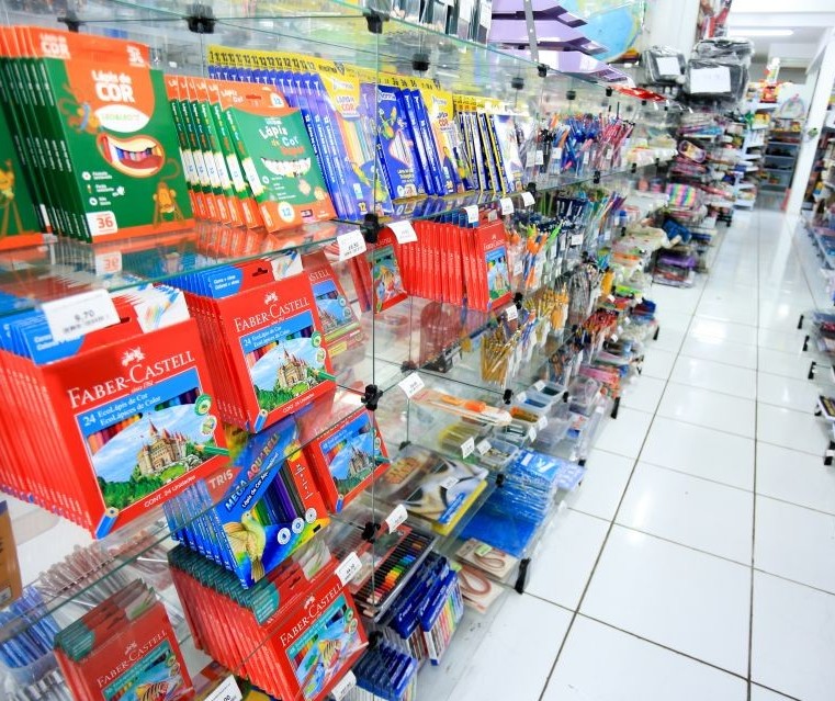 Procon divulga pesquisa de preços de materiais escolares em Maringá